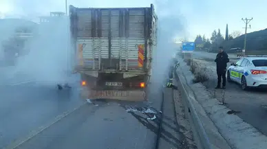 Antalya’dan Burdur’a Giden Kamyonet Bucak’ta Alev Aldı!