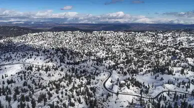 Mersin’in Torosları Beyaza Büründü: Denizde Yaz, Zirvede Kış!