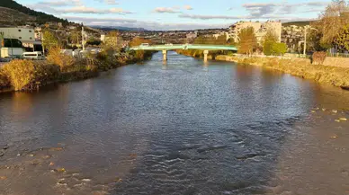 Mersin’de Göksu Nehri’ni Karartan Kirliliğe Tarihi Ceza!