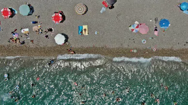 Antalya’da 300 bin kişilik bayram hareketi sahillere yansıdı, yoğunluk ikiye katlandı