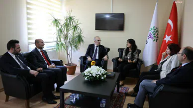 SİYASİ PARTİLERDE BAYRAMLAŞMA ZİYARETLERİ… HDP’Yİ CHP HEYETİNİN BAŞKANI ZEYNEL EMRE ZİYARET ETTİ.