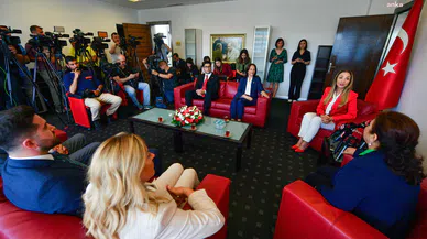 SİYASİ PARTİLERDE BAYRAMLAŞMA ZİYARETLERİ… AKP, “BAYRAM HAVASINDA SEÇİM” DEDİ,