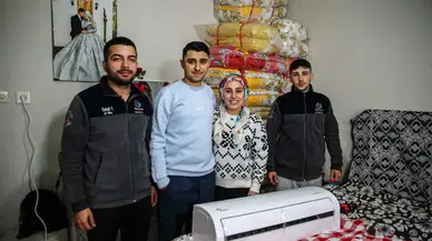 Adana Sıcağında En Değerli Takı: Altın Yerine Klima Taktı!