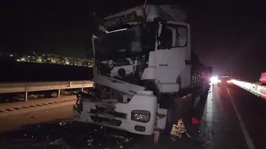Hatay’da Gece Yarısı Zincirleme Kaza: İki TIR ve Traktör Çarpıştı!