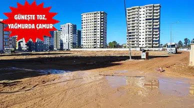 Adana Sarıçam’da Belediye Binasının Arkasında Yol Çilesi!