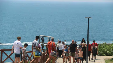  Antalya'nın dünyaca ünlü şelalesine ziyaretçi akını 