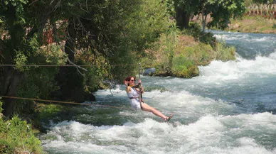Antalya'nın dünyaca ünlü şelalesine ziyaretçi akını