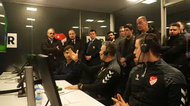 VAR Odasında Neler Oluyor? Futbolun Kaderini Değiştiren "O Anlar" Anlatıldı!