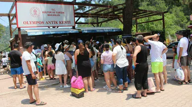 Olympos ve Adrasan'da bayram tatilinde günlük 6 kamyon çöp toplanıyor
