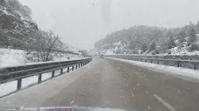 Afyon’un O İlçeleri Beyaza Büründü: Ulaşım Durma Noktasına Geldi!