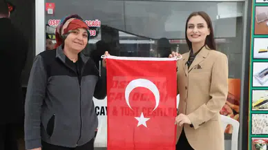 Korkuteli Çarşısı Türk Bayraklarıyla Donatıldı