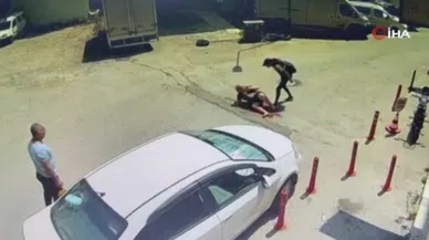 Sokak ortasında arkadaşını bıçakladı