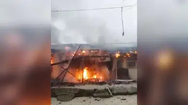 Antalya Serik'te alevler evi yuttu: İtfaiye 1 saat mücadele etti