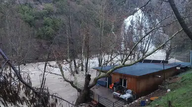 Antalya’da Yağan Şiddetli Yağışlar Uçansu Şelalesi’ni Uçurdu