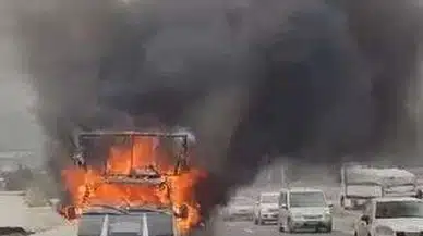 Denizli yolunda korku dolu anlar! Ticari araç saniyeler içinde alev topuna döndü