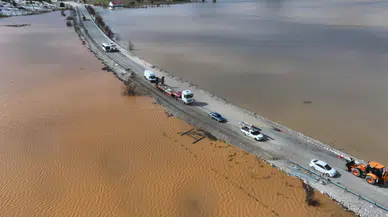 Fethiye-Antalya Yolunda Baraj Taştı, Ulaşım Tek Şeride Düştü