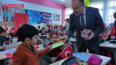 Antalya’da Okuma Yazmayı Öğrendiler, İlk Mektubu Mehmetçik’e Gönderdiler