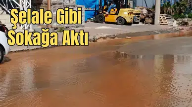 Muratpaşa'da Patlayan Su Borusu Sokakları Göle Çevirdi