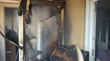 Mahalleli Sokağa Döküldü! Alanya'da Çatı Katında Yangın!