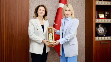Rektör Özlenen Özkan’dan Ebru Şahin’e Övgü: "Antalya Bu Yaklaşım Sayesinde Çok Şanslı"