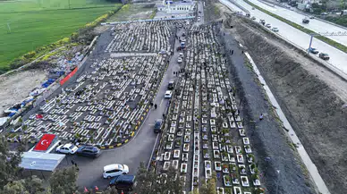Hatay’da Bayramın En Acı Adresi: Deprem Mezarlığında Gözyaşları Sel Oldu