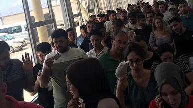 Zamdan etkilenmek istemeyen vatandaşlar sınır kapısında kuyruk oluşturdu