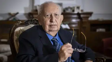 Türk Siyasetinden Bir Devir Geçti: Hüsamettin Cindoruk Kimdir?