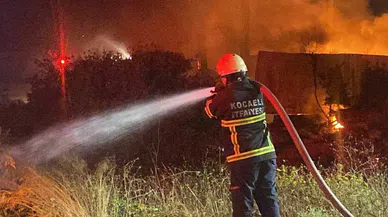 Geri dönüşüm fabrikasında çıkan yangın 2 saat sonunda söndürüldü