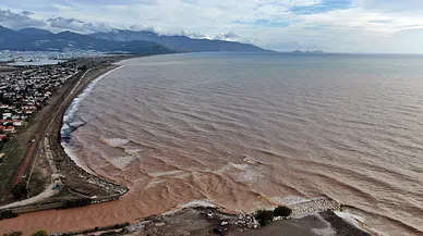 AKDENİZ KAHVERENGİYE BÜRÜNDÜ