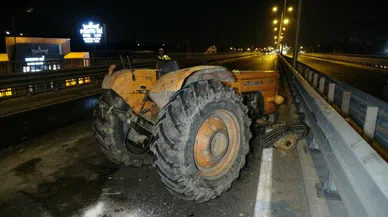 Traktör kazasında araçlar hurdaya döndü
