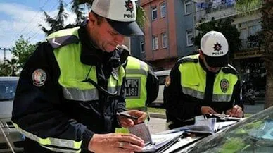 POLİSLERİN HATALI PARK MESAİSİ BAŞLADI