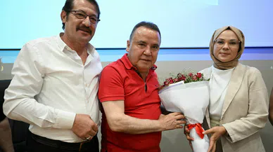 Başkan Böcek Antalya Kanaat Önderleri Platformu’nu ağırladı