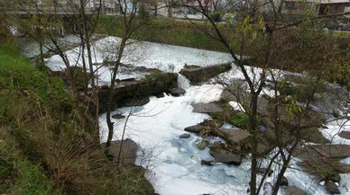 Dere bembeyaz aktı, köylü isyanda
