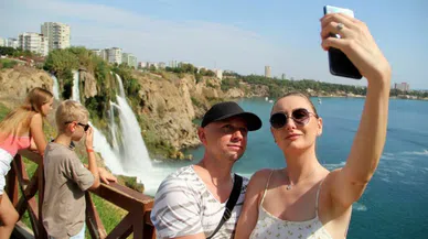 Antalya'nın dünyaca ünlü şelalesi ziyaretçilerini mest etti