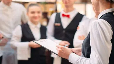 MUĞLA’DA ÇALIŞANLAR TURİST KONFORUNU ARTTIRMAK İÇİN EĞİTİME GİRDİ