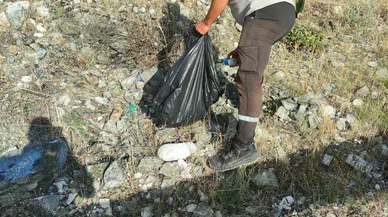 Kemer'de anayollar ve orta refüjler temizlendi
