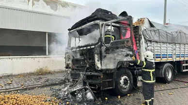 Patates yüklü tır küle döndü