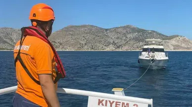 Muğla Marmaris açıklarında lüks tekneye kurtarma operasyonu