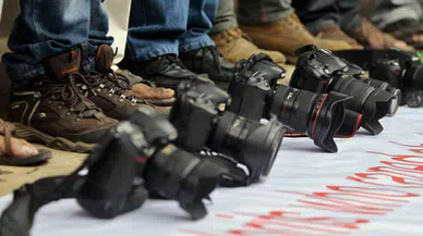 Gazeteler ve gazeteci kıskaçta