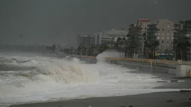 Dalgaların falezlerle dansı