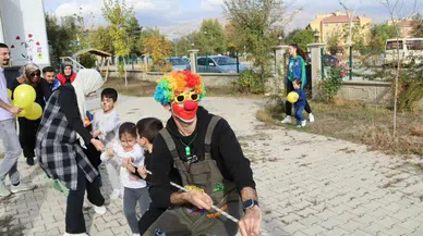 Palyaço öğrencileri eğlendirdi!