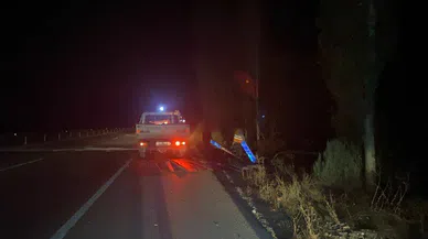 Kontrolden çıkan otomobil şarampole yuvarlandı 1'i ağır 2 yaralı!