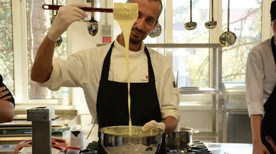 Temel Çikolata Eğitimi' ile öğrenciler çikolata sanatında becerilerini geliştiriyor