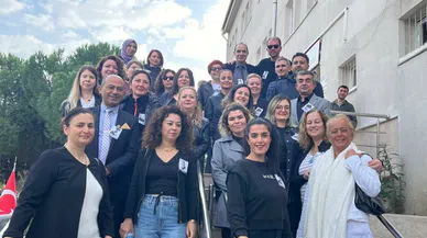 Manisa'daki 50 yıllık Mehmet Akif Ersoy Anadolu Lisesi depreme dayanıksız olduğu için yıkıldı