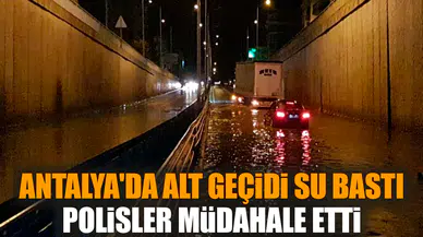 Antalya'da alt geçidi su bastı: Polisler müdahale etti