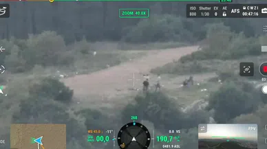 Havaya attıkları nesneleri silahla vurmaya çalışırken polise yakalandılar