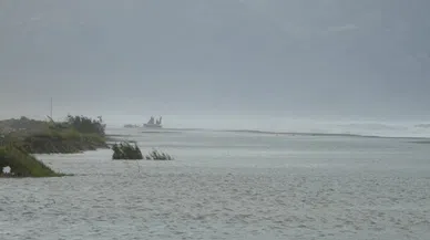Hatay şiddetli rüzgarın ardından dalgalarla kaplandı!