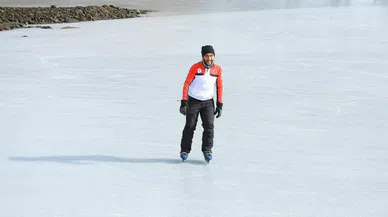 3 bin 549 rakımda buz pateni şovu!