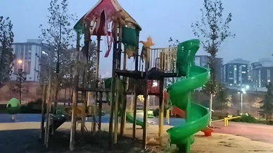 Çocuk parkında büyük yangın! Oyun alanı kül oldu