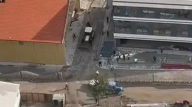 Kavga edince kepçe operatörü iş makinesiyle kovaladı